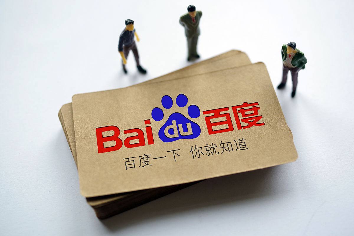 跟宋茜穿法奢白金鹅绒服过冬